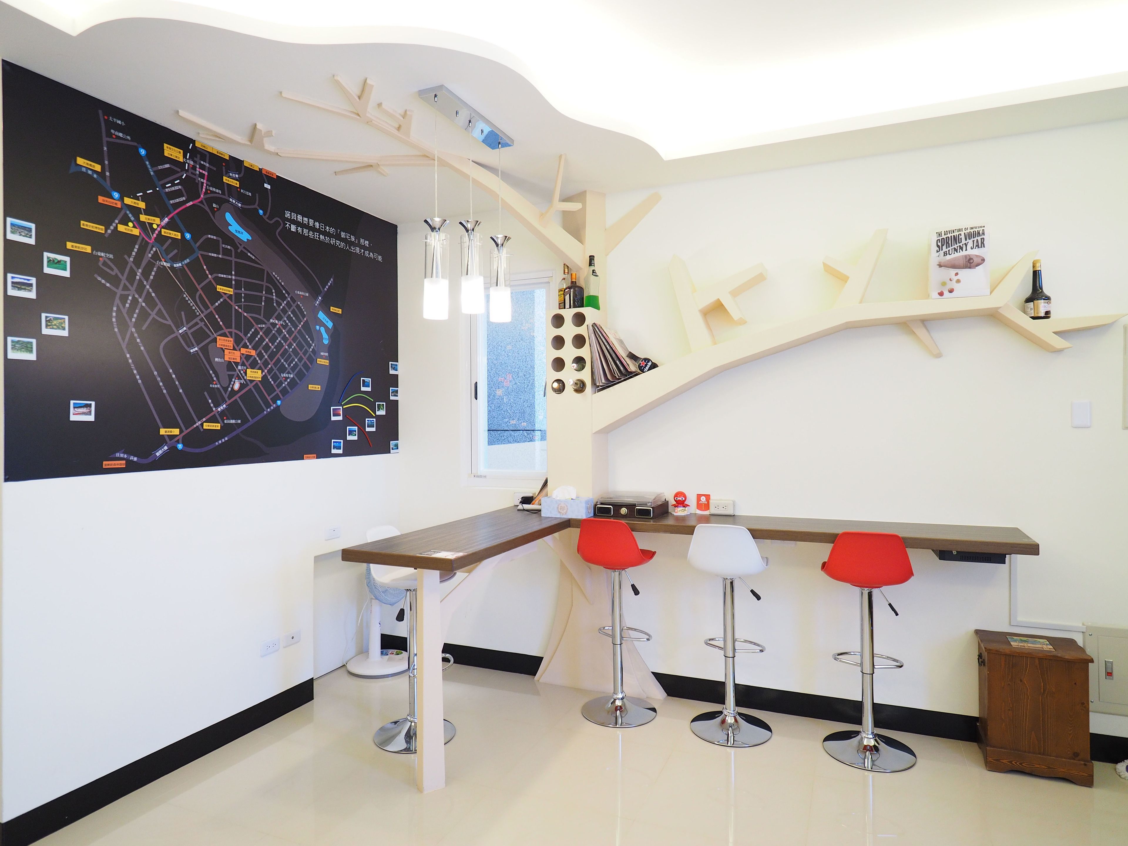 Check-in/check-out kiosk