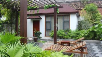 ハウス (With Courtyard)