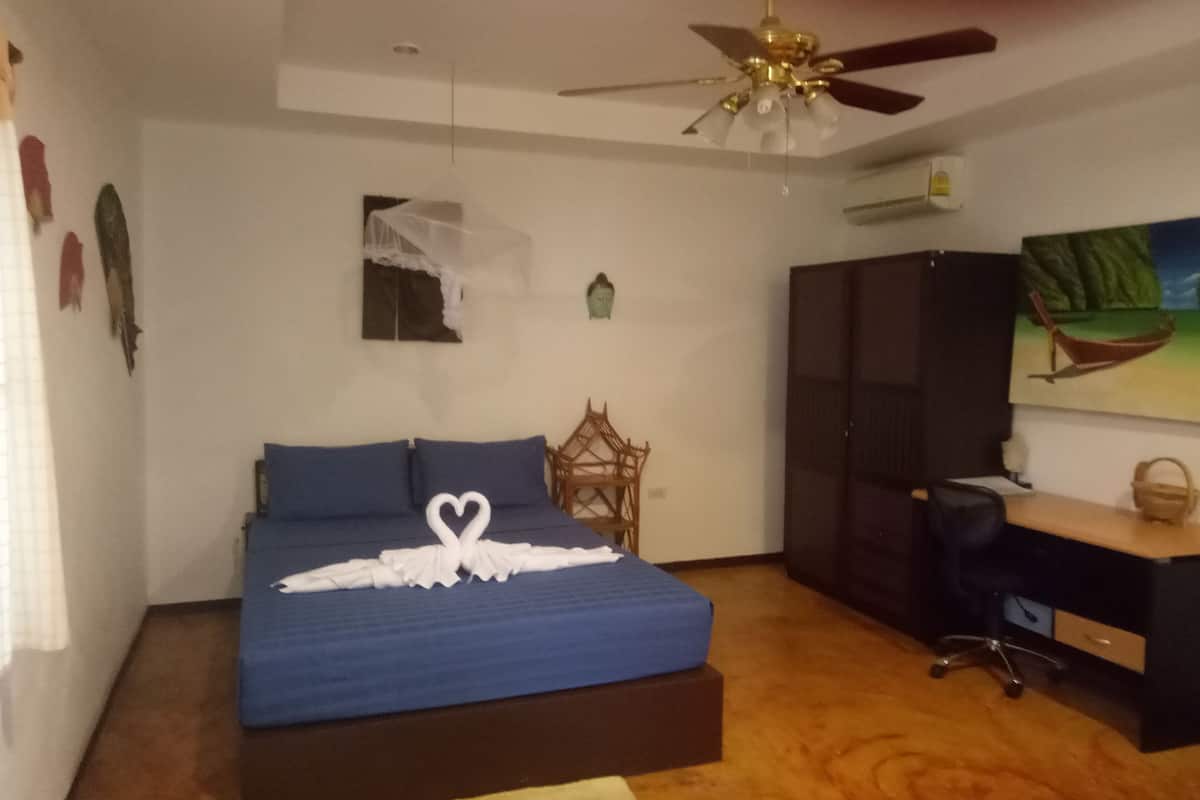 room | 1 bedroom, minibar, laptop workspace, blackout curtains