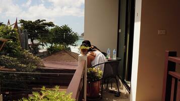 Standard Room with Corri Balcony,Seaview | Coffres-forts dans les chambres, rideaux occultants, Wi-Fi gratuit