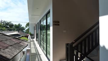 Standard Room with No Balcony | Brankas, tirai kedap cahaya, Wi-Fi gratis, dan seprai linen