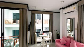 Standard Room with Corri Balcony,Seaview | Área de sala de estar