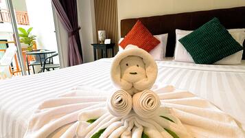 Standard Room with Balcony | In-room safe, blackout drapes, free WiFi, bed sheets