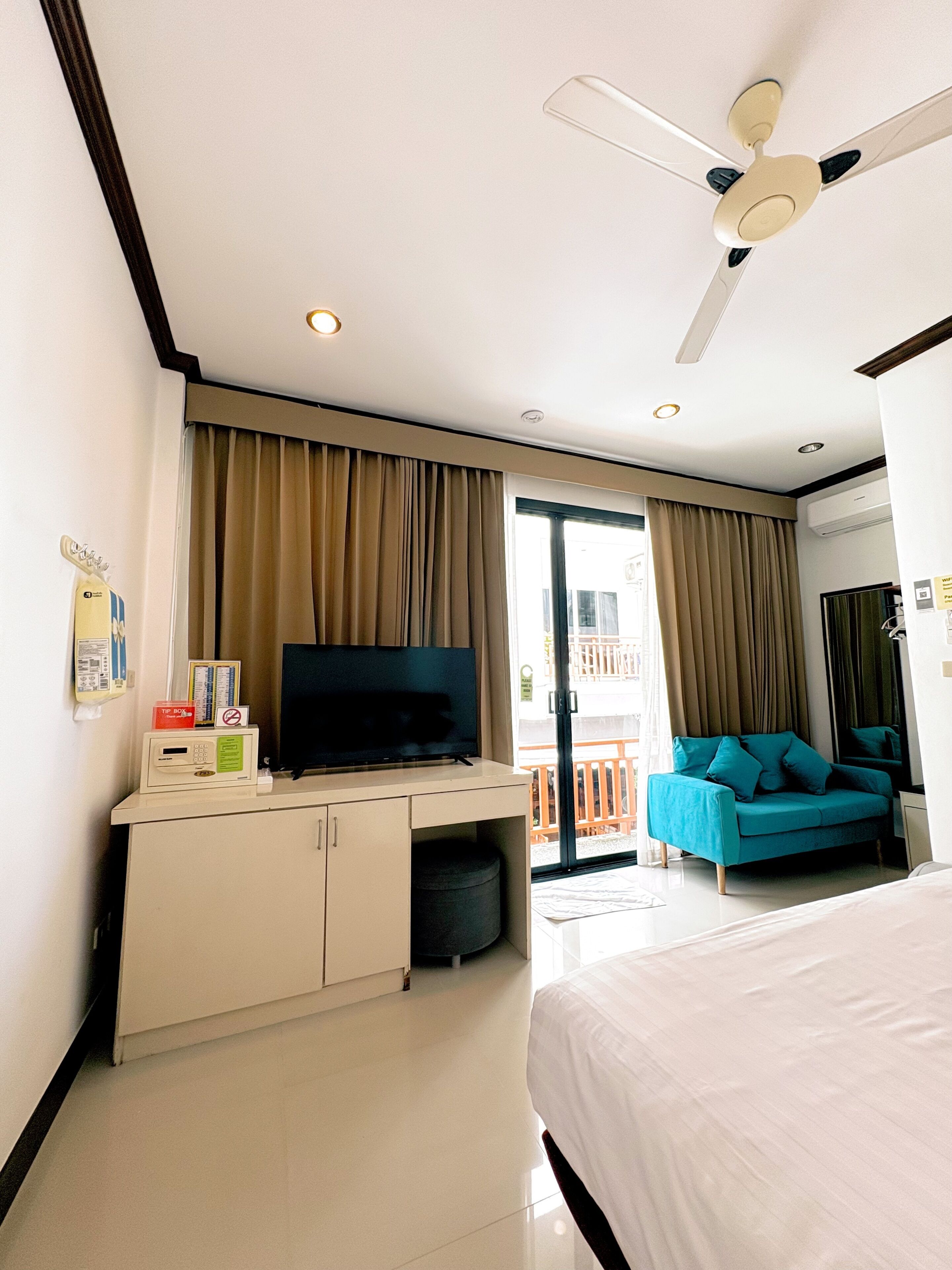 Standard Room with No Balcony | Caja fuerte, cortinas opacas, wifi gratis y ropa de cama