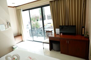 Standard Room with No Balcony | Caja fuerte, cortinas opacas, wifi gratis y ropa de cama