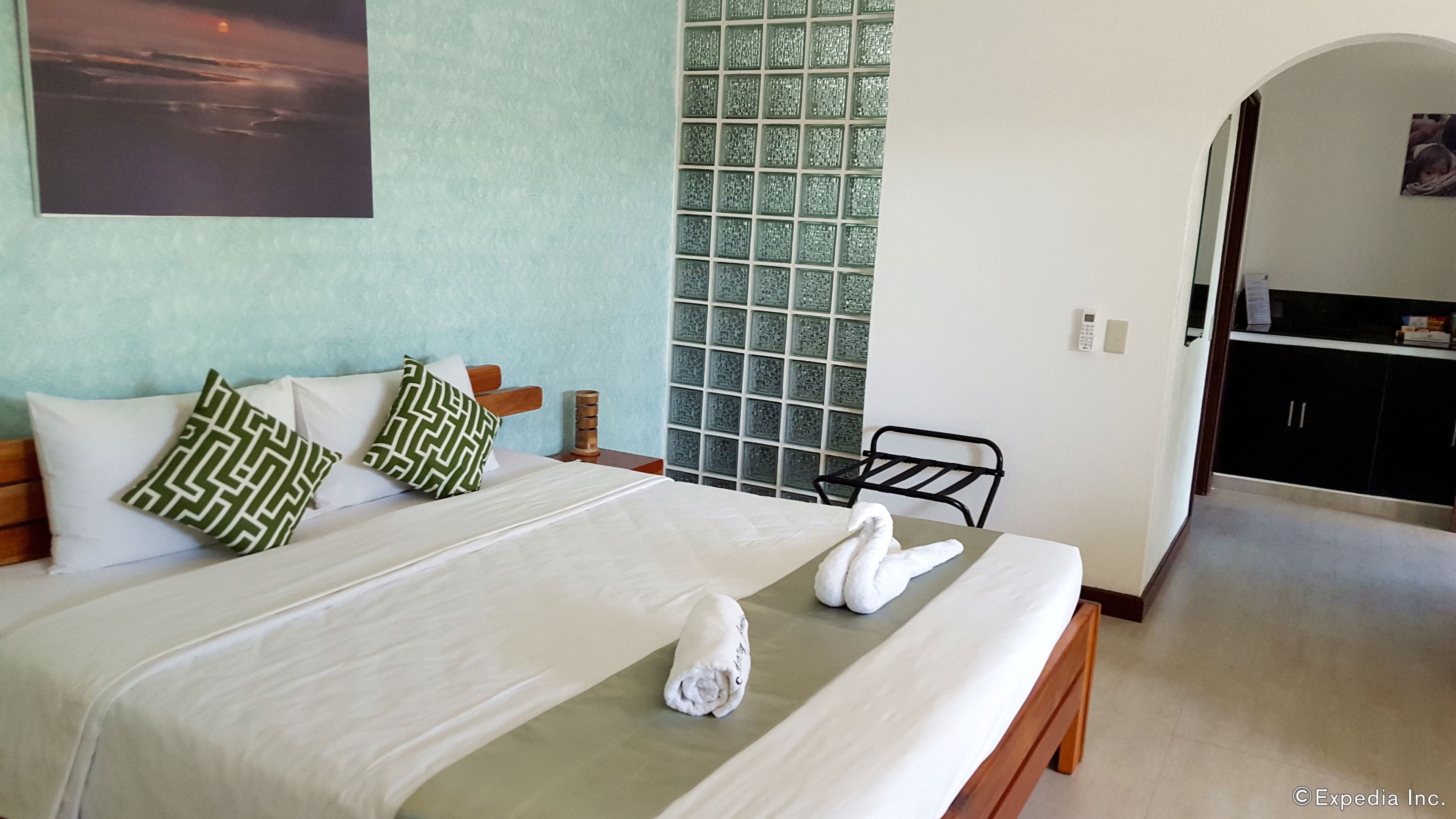 superior room | premium bedding, minibar, desk, free cots/infant beds