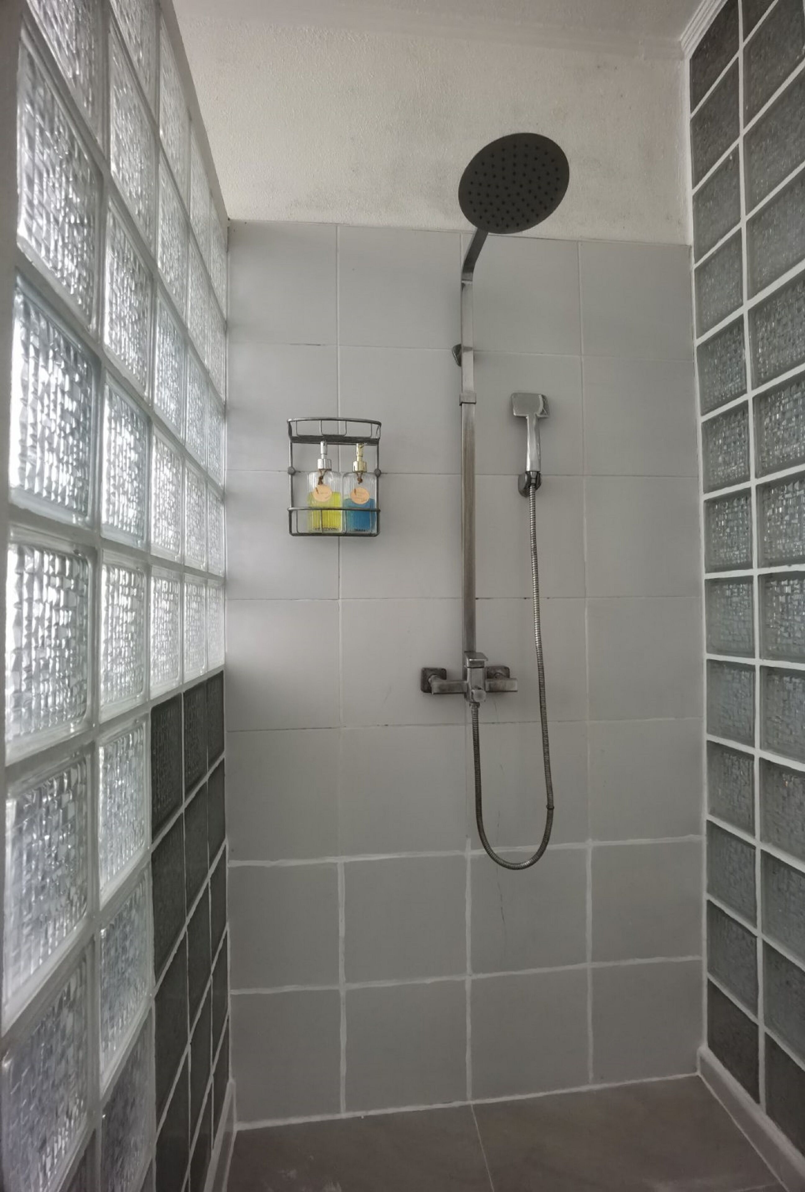 studio | bathroom | shower, free toiletries, hair dryer, bidet