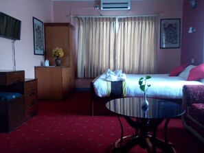 Deluxe Double or Twin Room, Valley View | Bathroom | Free toiletries, hair dryer, bathrobes, slippers