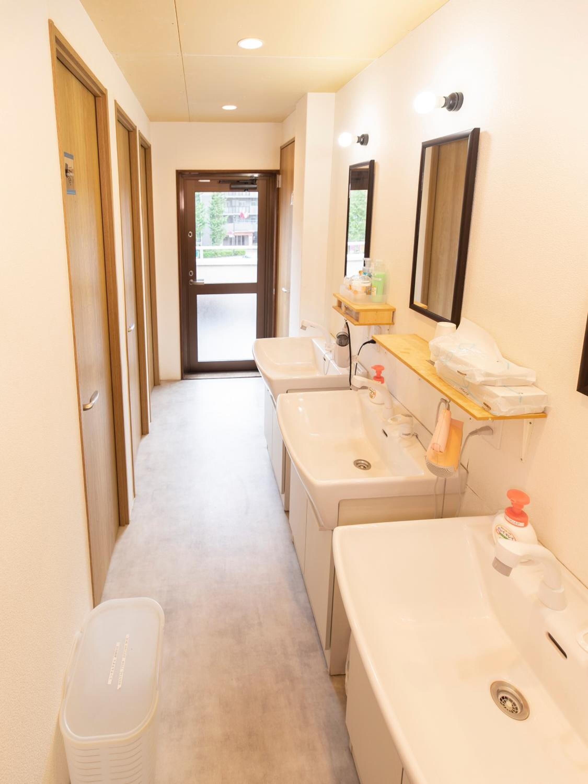 シャワー、レインフォールシャワー、バスアメニティ (無料)、ヘアドライヤー