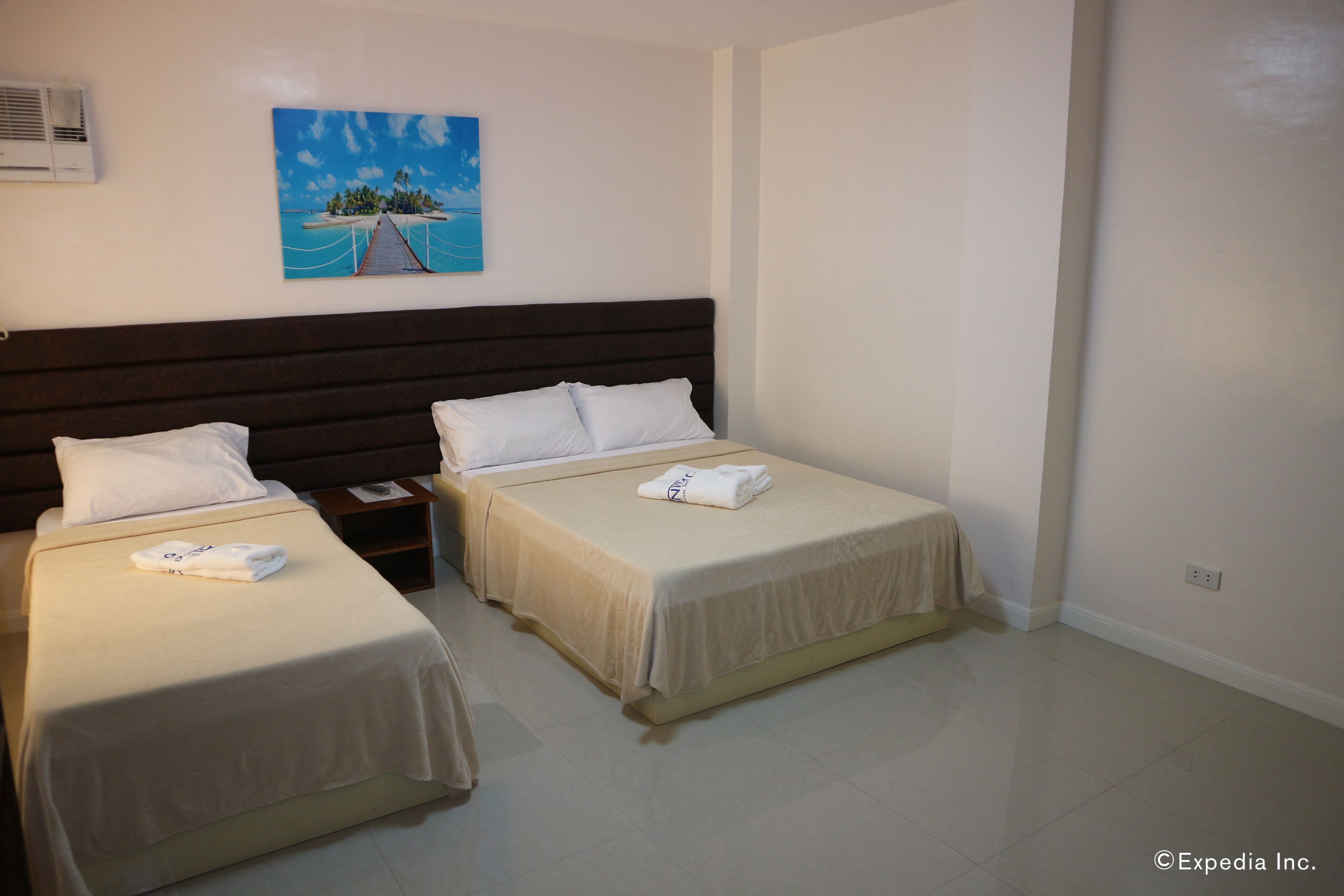 Deluxe Room | Desk, free WiFi