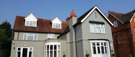 Fachada de la propiedad