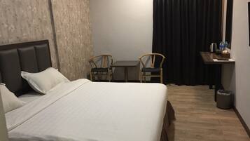 Deluxe Room | Desk, free WiFi