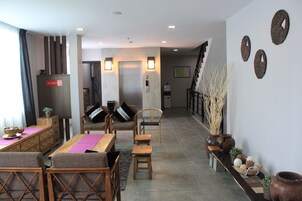 Área de estar no saguão