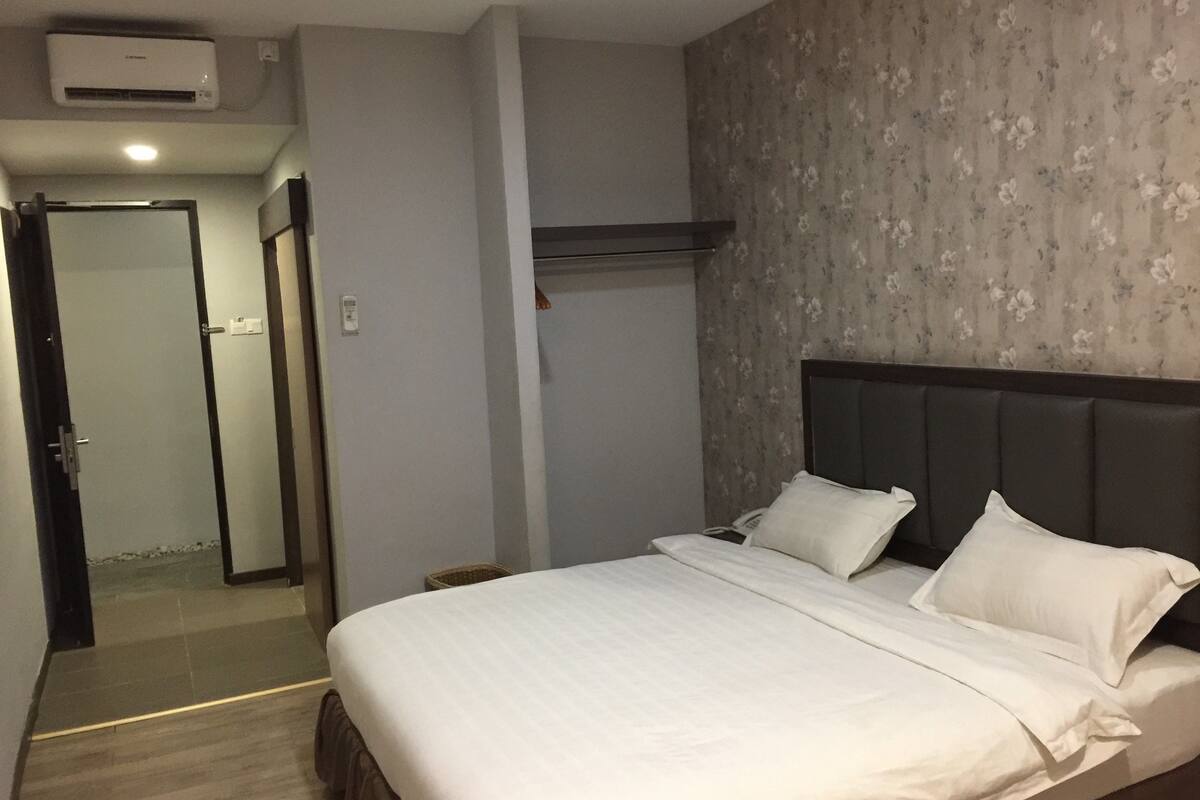 deluxe room | desk, free wifi