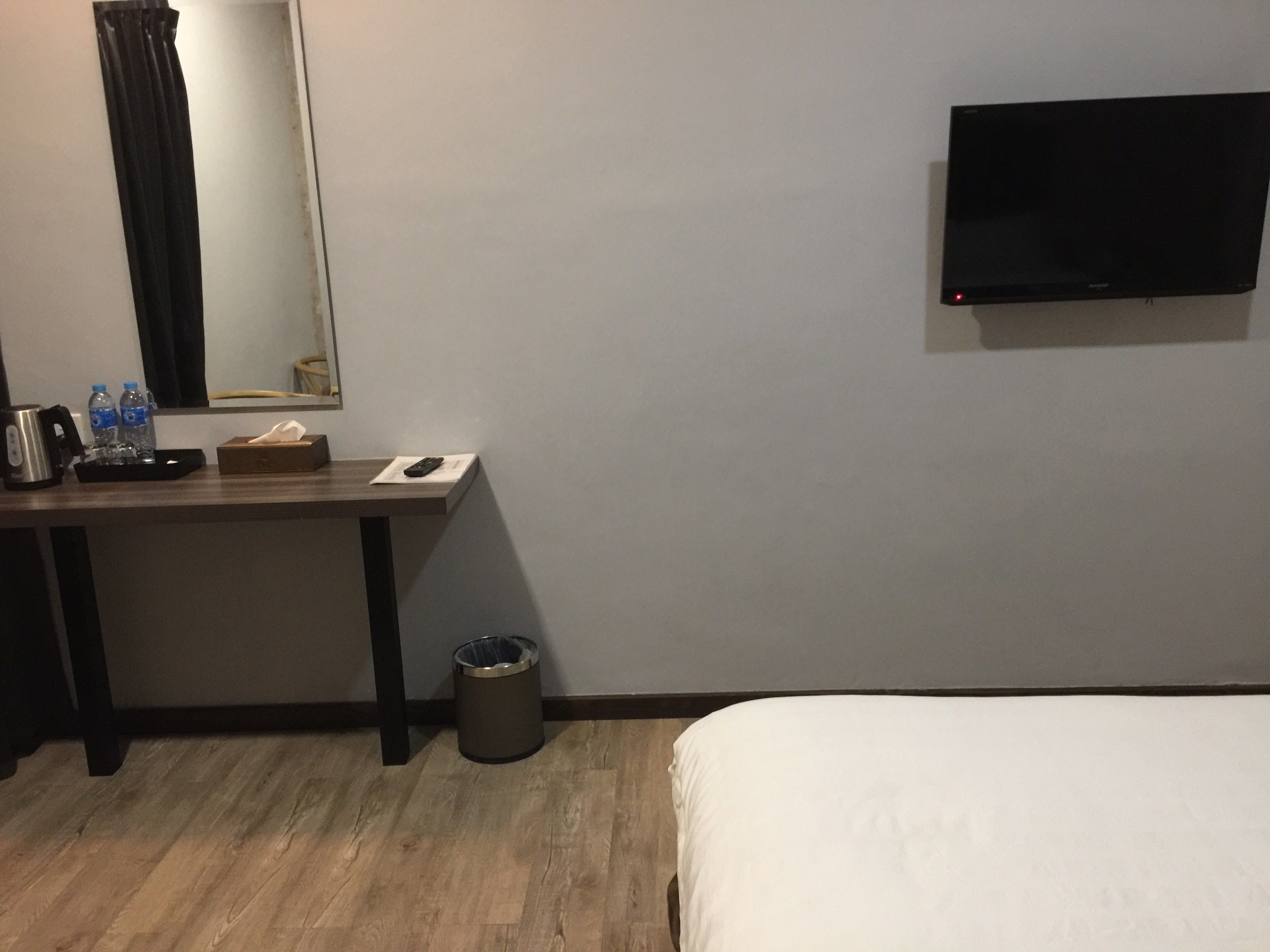 deluxe room | desk, free wifi