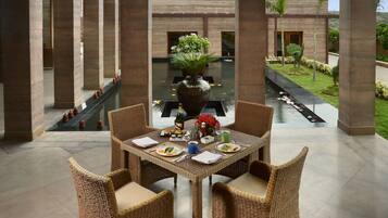 Petit déjeuner complet compris tous les jours