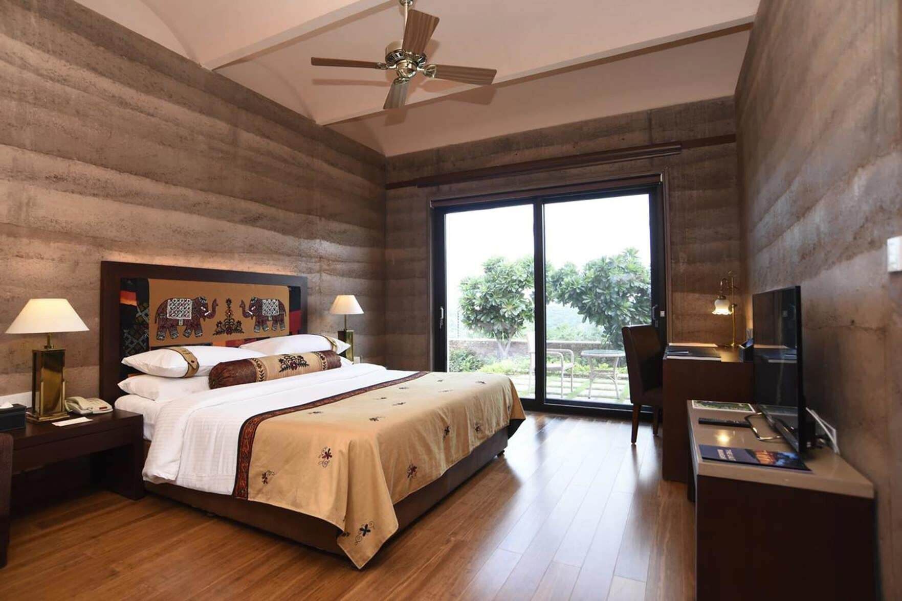 Ropa de cama de alta calidad y minibar 