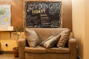 Living area -  White House Hostels - Arusha (Arusha)