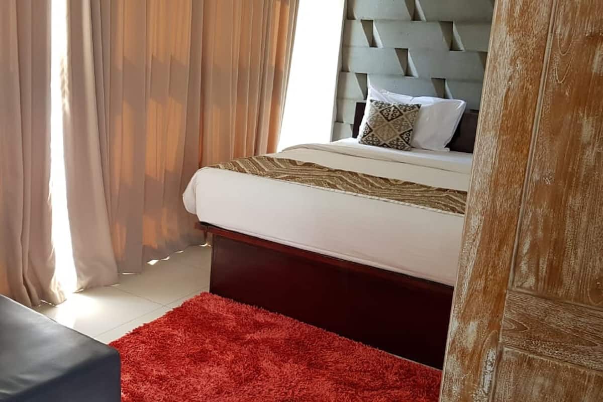 Family Oda, Teras, Havuz Manzaralı | Odada kasa, masa, ücretsiz kablosuz İnternet