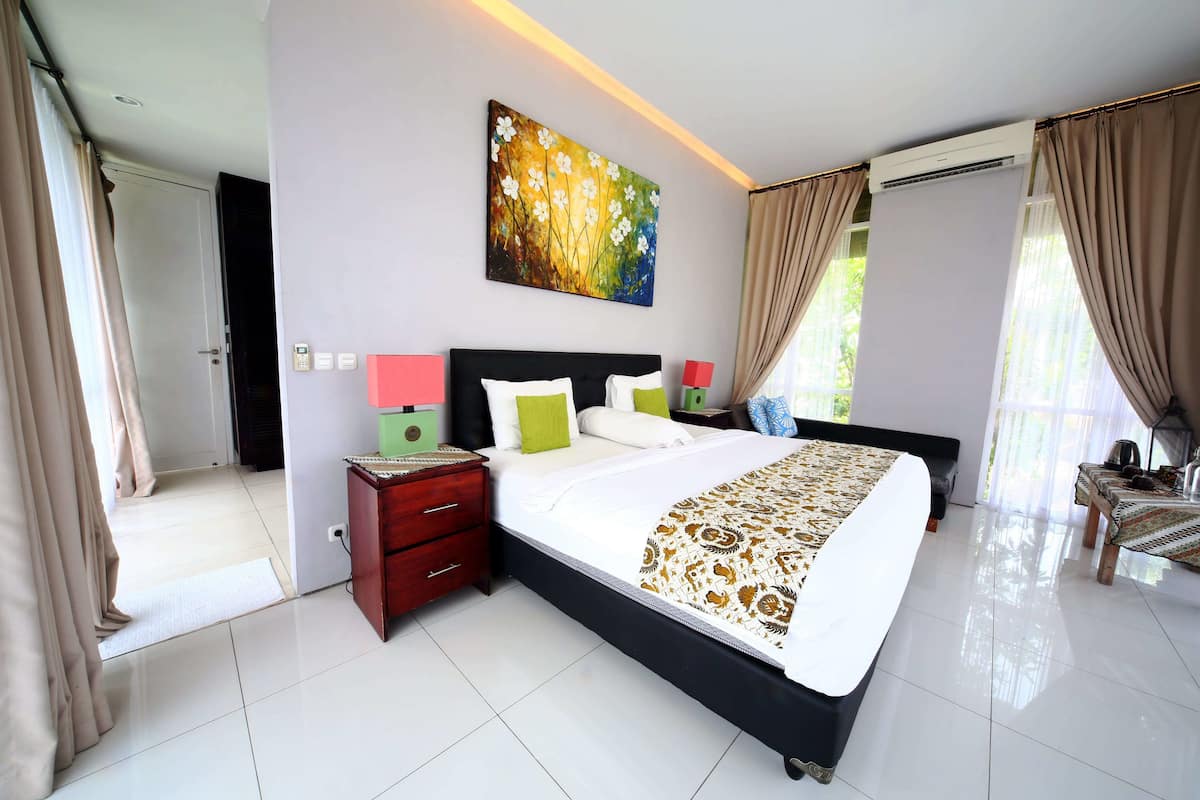 Habitación Deluxe, balcón, vista al mar | Caja de seguridad en la habitación, escritorio y wifi gratis