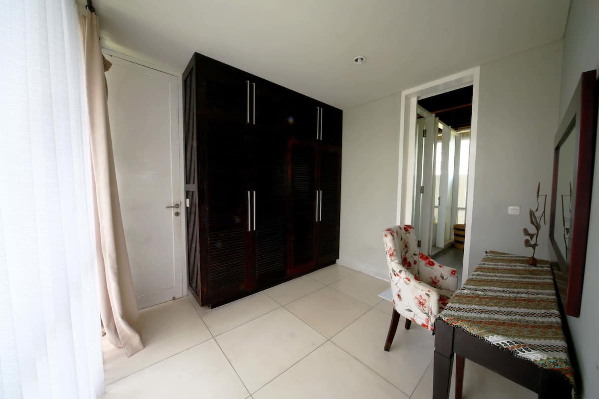 Deluxe Oda, Balkon, Deniz Manzaralı | Odada kasa, masa, ücretsiz kablosuz İnternet