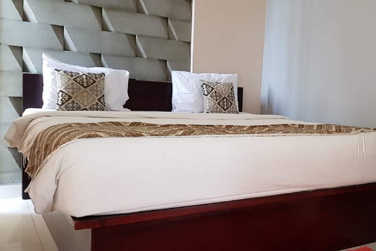 Family Oda, Teras, Havuz Manzaralı | Banyo | Duş/küvet kombinasyonu, ücretsiz banyo/kozmetik ürünleri