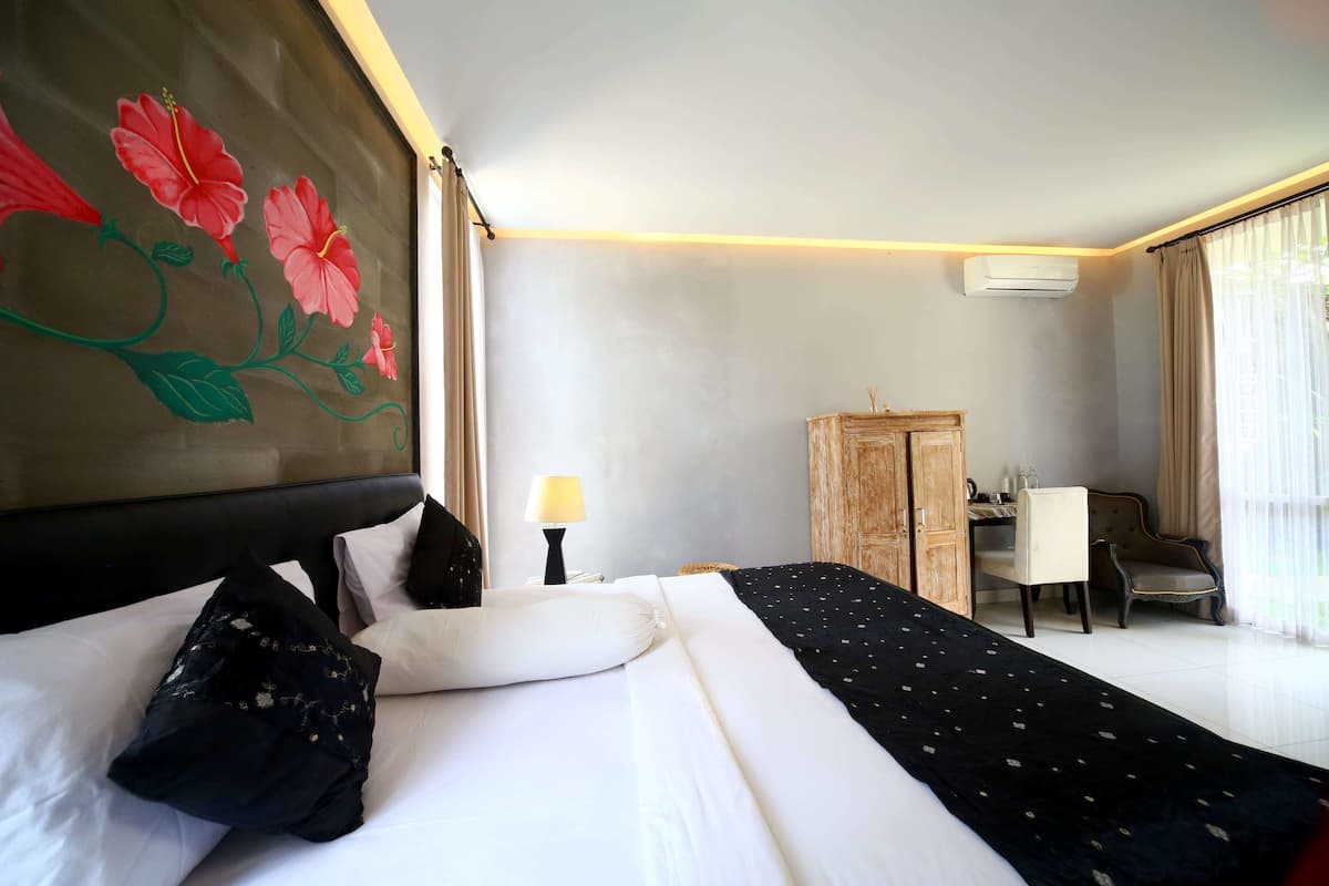 Habitación estándar, 1 cama Queen size, vista a la alberca, en el área del jardín | Caja de seguridad en la habitación, escritorio y wifi gratis