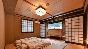 Unclassified image, 4 of 106, button - Yufuin Kinrinko Hotel (Yufu)