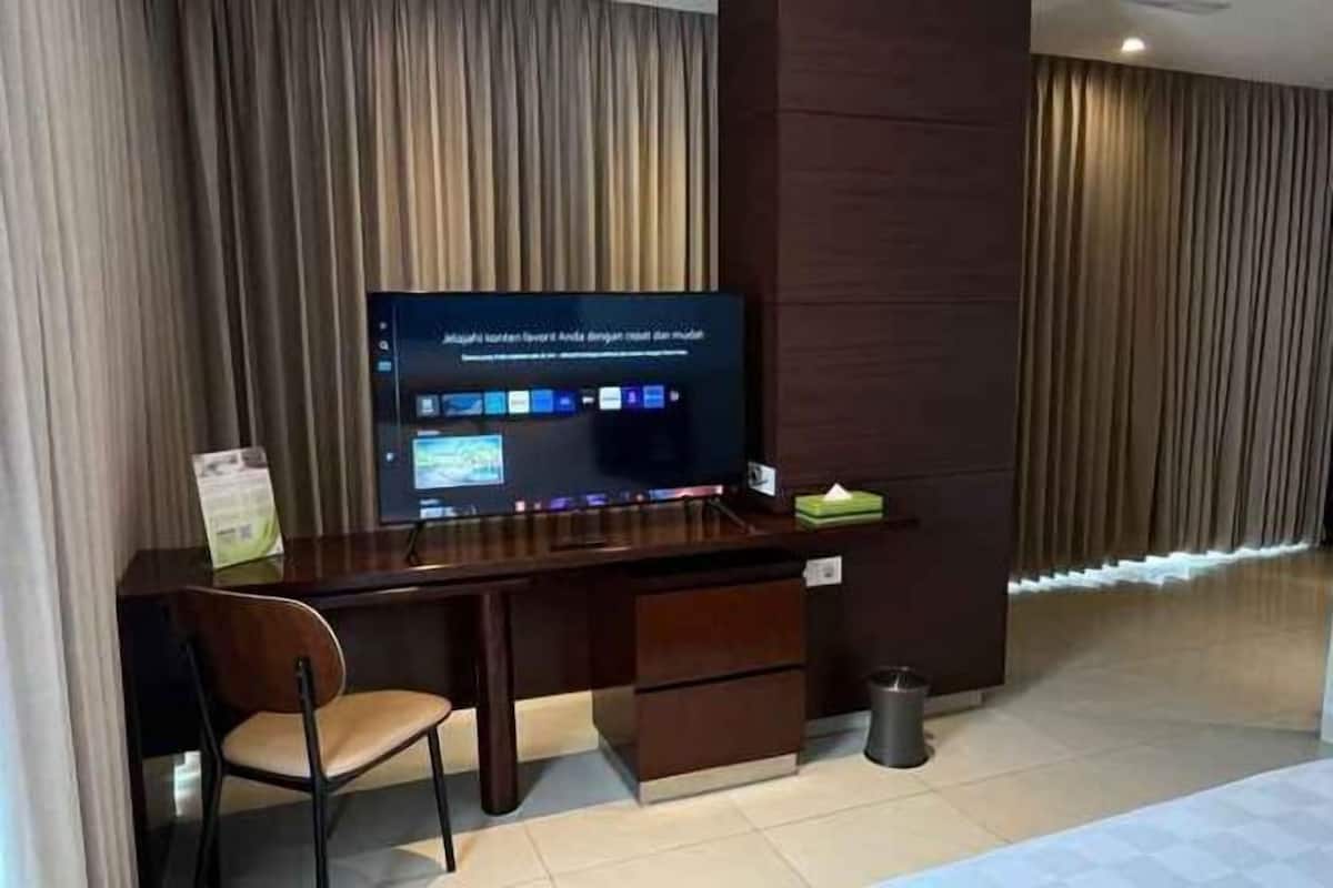 1 habitación, caja de seguridad en la habitación y escritorio