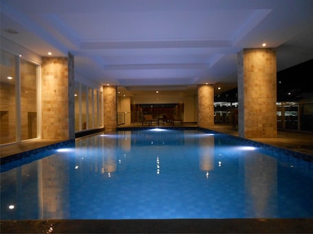 Una piscina techada