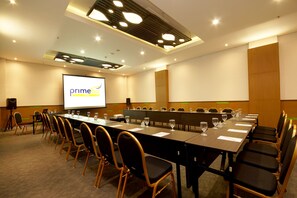 Meeting facility - Hotel PrimeBiz Tegal (Tegal)