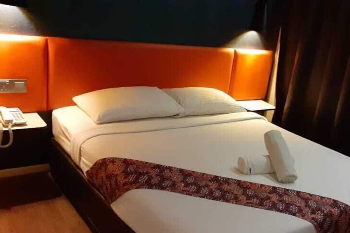 Escritorio, tabla de planchar con plancha, camas extra y wifi gratis