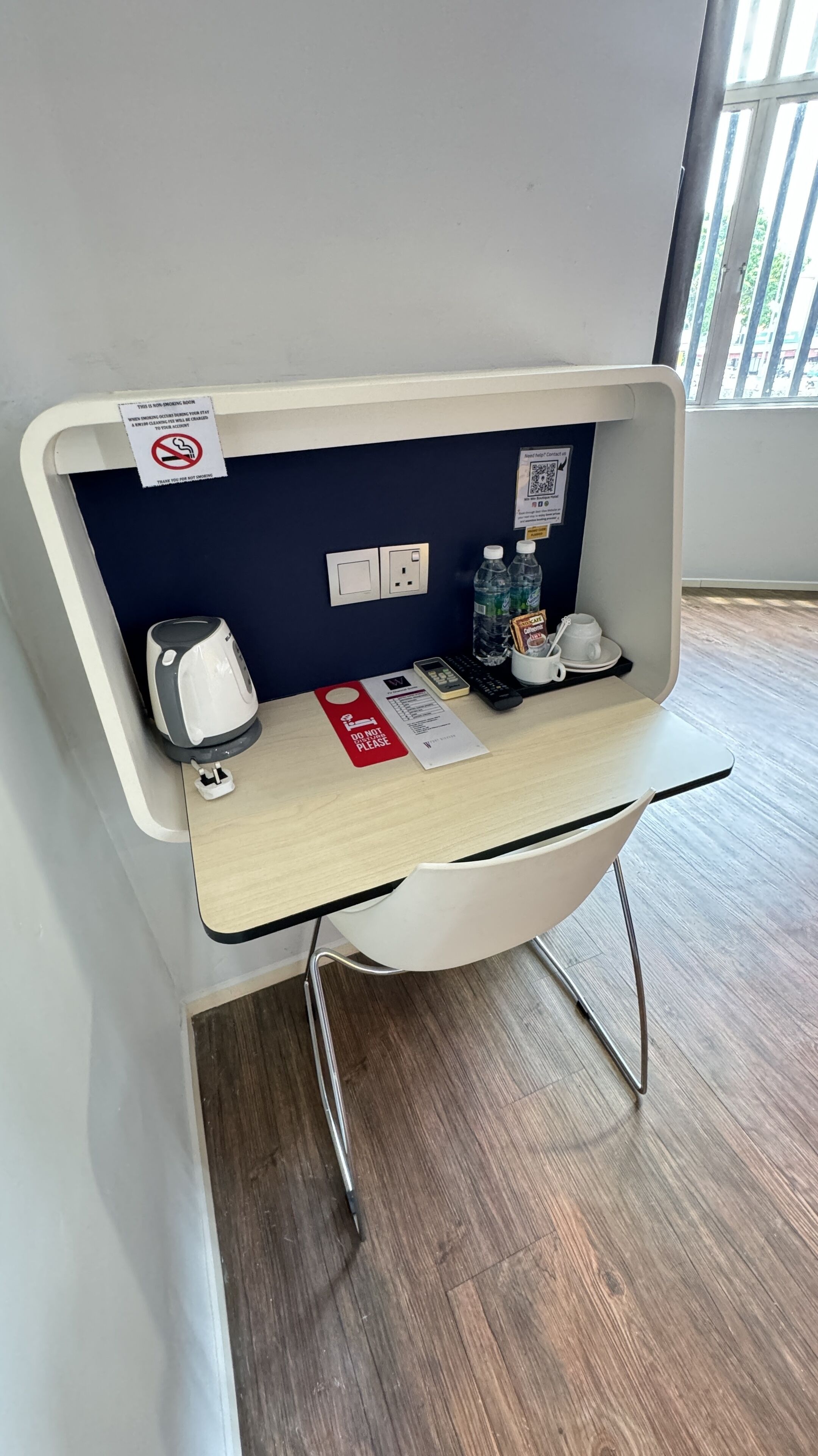 executive king window | 1 bedroom, desk, iron/ironing board, rollaway beds