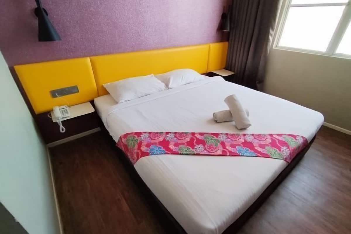 1 bedroom, desk, iron/ironing board, rollaway beds