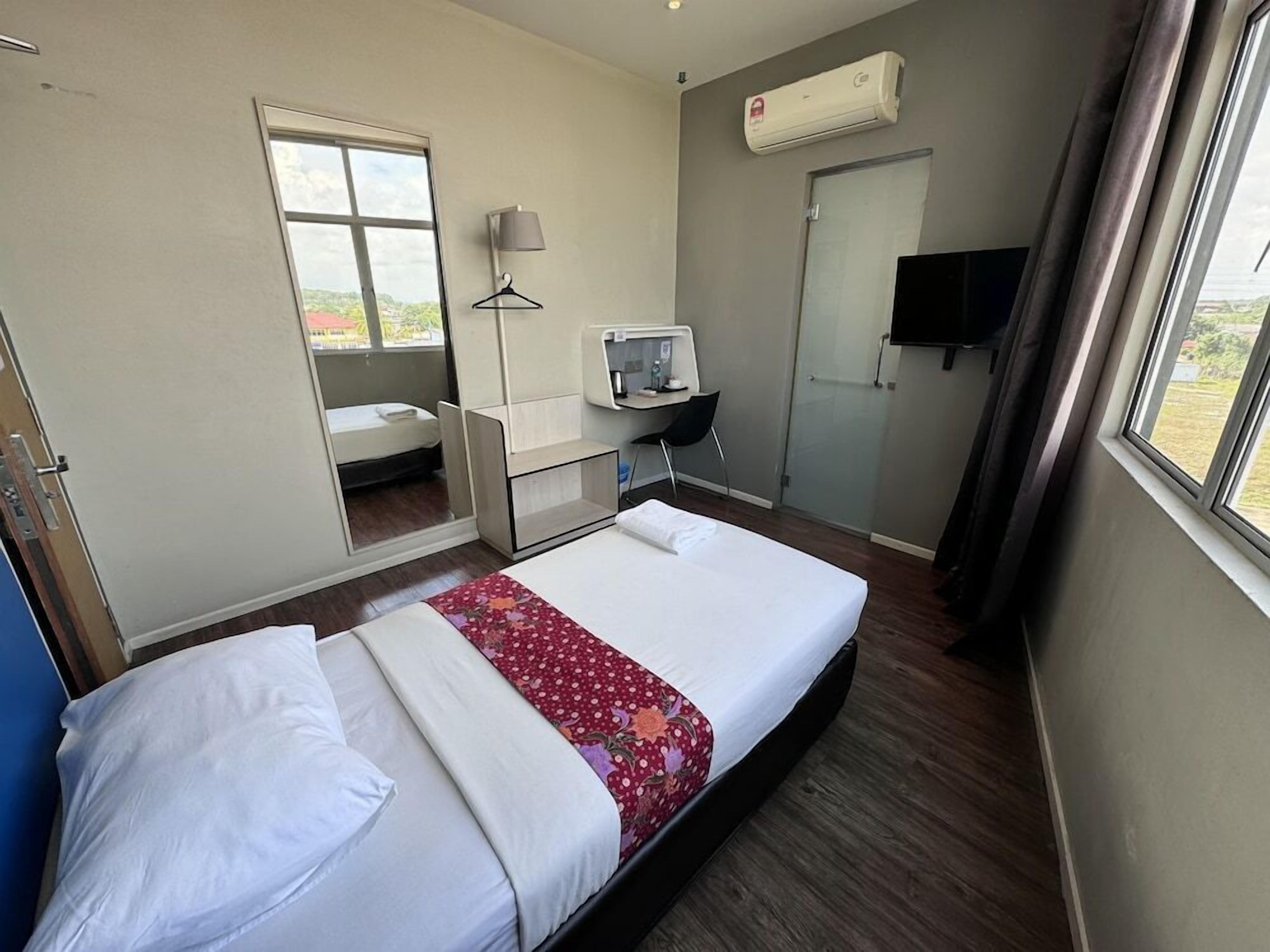 Een bureau, een strijkplank/strijkijzer, extra bedden (toeslag)