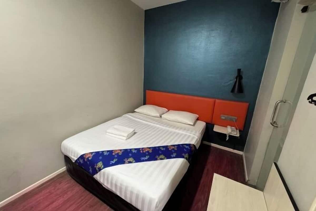 1 bedroom, desk, iron/ironing board, rollaway beds