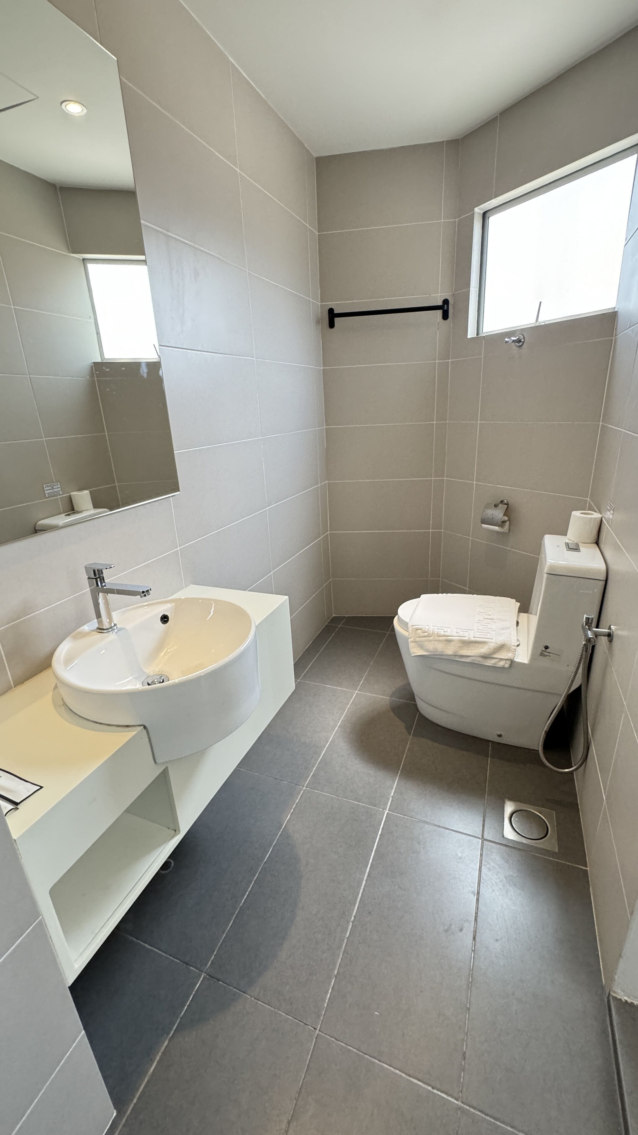 executive king window | bathroom | shower, free toiletries, hair dryer, bidet