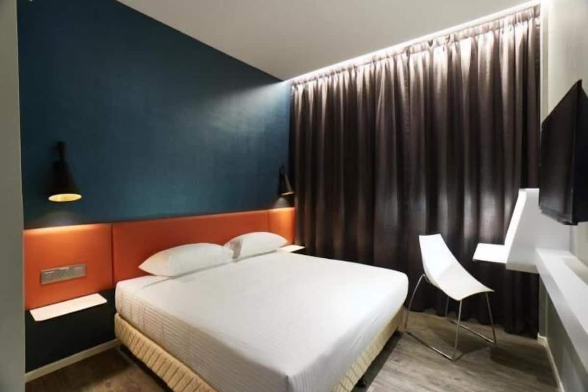 1 bedroom, desk, iron/ironing board, rollaway beds