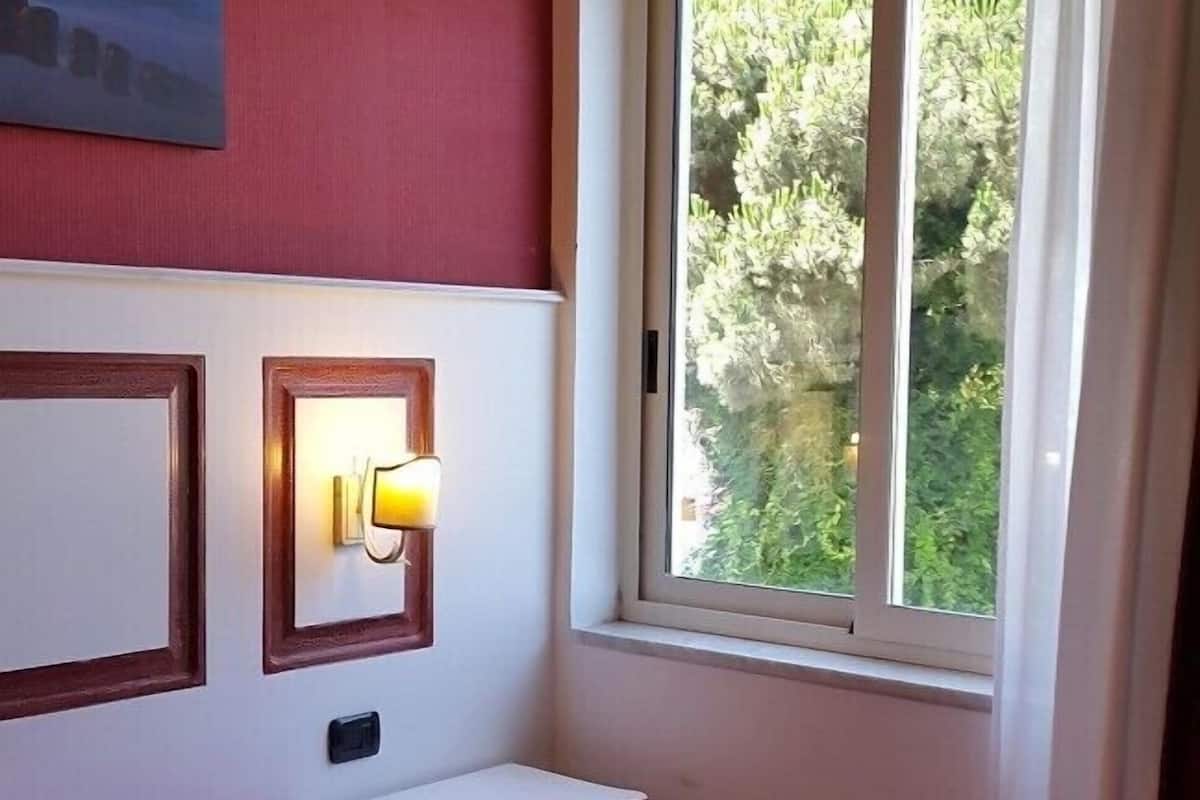 comfort double or twin room | in-room safe, individually furnished, desk, iron/ironing board