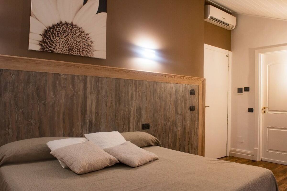 comfort double or twin room | in-room safe, individually furnished, desk, iron/ironing board