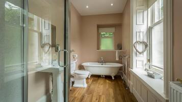 Shower, free toiletries, bathrobes, slippers