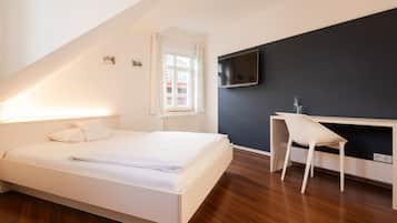 Doppelzimmer | Individuell dekoriert, Schreibtisch, laptopgeeigneter Arbeitsplatz