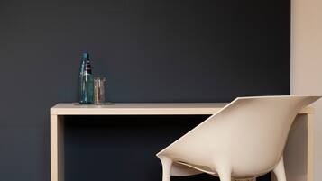 Double Room | Individually decorated, desk, laptop workspace, iron/ironing board
