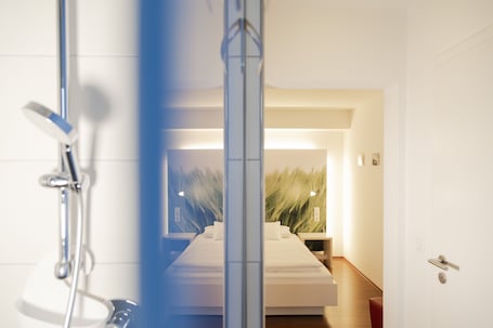 Ducha, secador de pelo, toallas. Brauerei Gasthof Krone