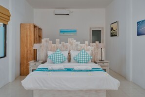 Caja de seguridad en la habitación, escritorio y cortinas blackout 