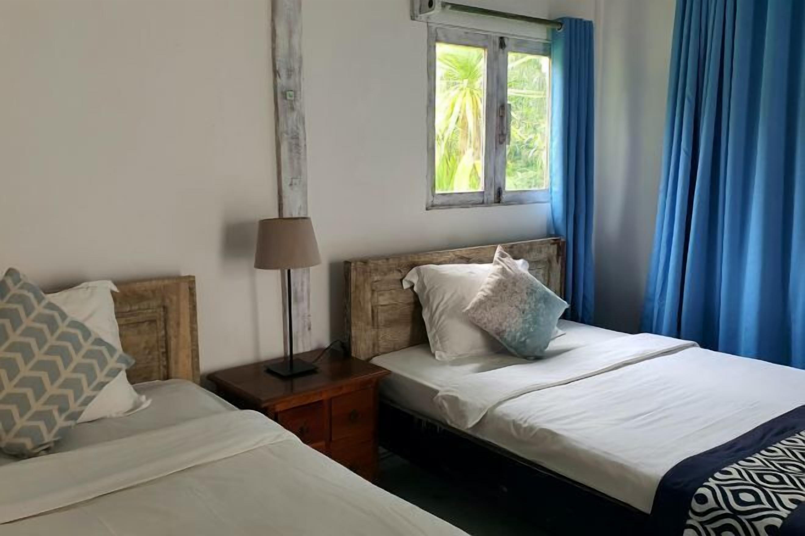 Coffres-forts dans les chambres, bureau, rideaux occultants