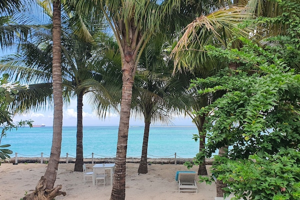 Breakfast, lunch, dinner served; local and international cuisine