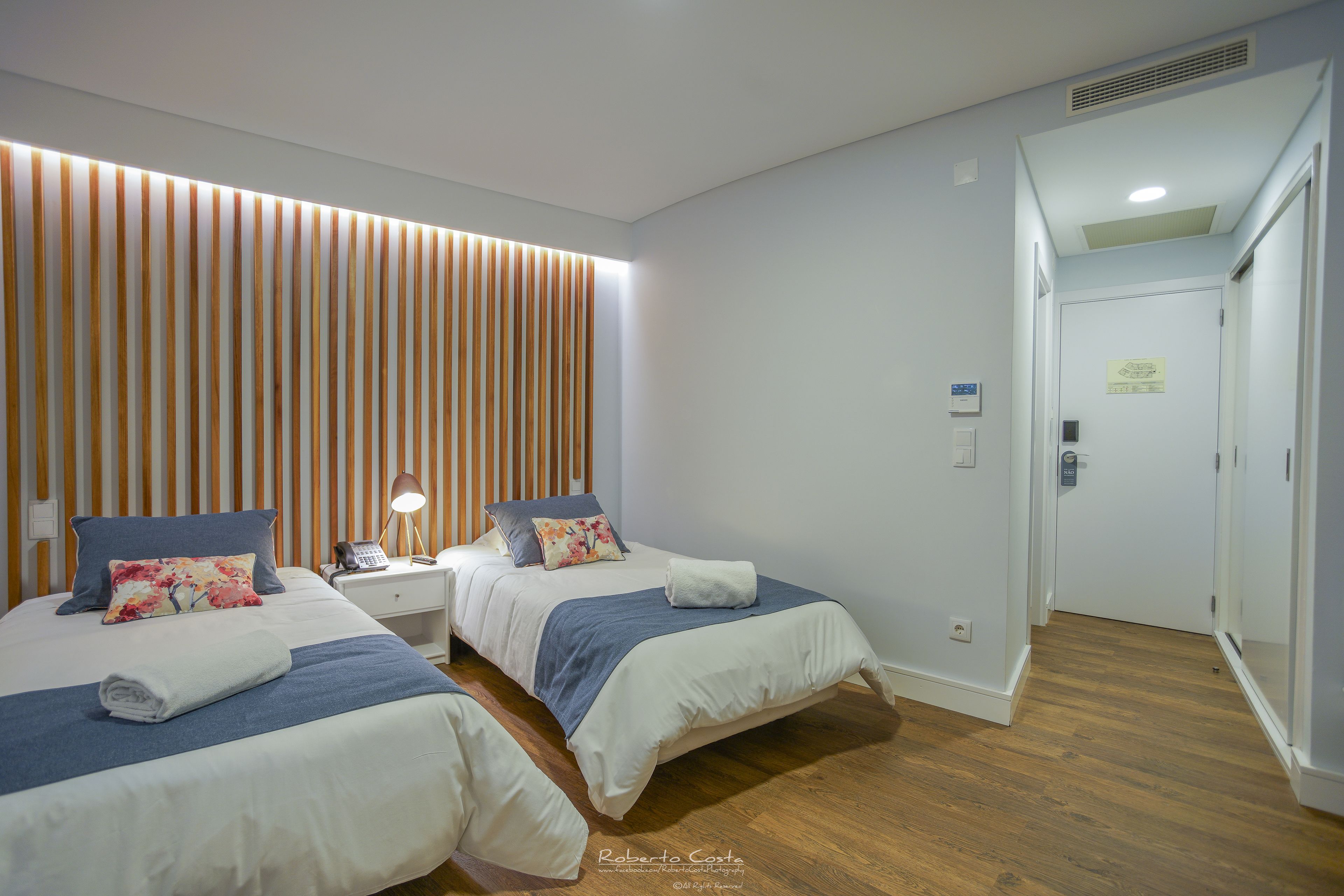 twin room (for 1 or 2 people) | desk, blackout curtains, free cots/infant beds, free wifi