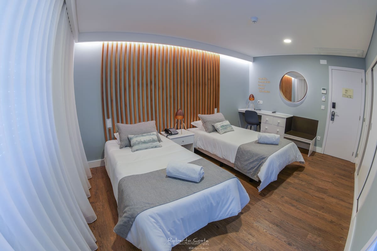 twin room (for 1 or 2 people) | desk, blackout curtains, free cots/infant beds, free wifi