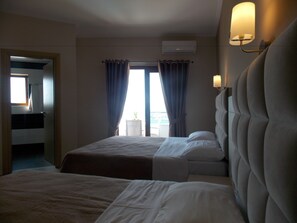 Dobbeltrom – deluxe, sjøutsikt | 1 soverom og wi-fi (inkludert)